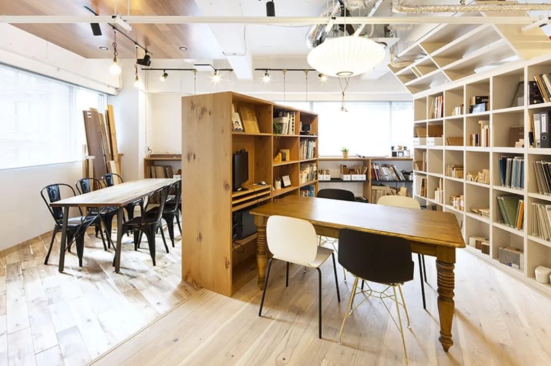 コンクリート躯体＋塗装仕上げ＋板張り