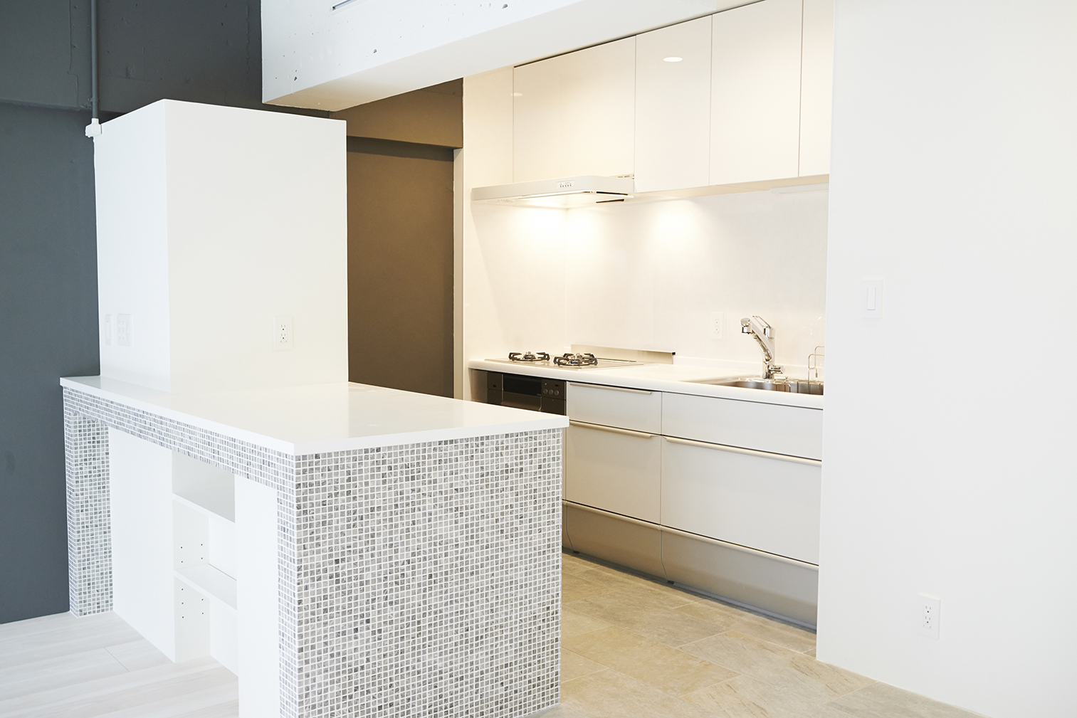 モノトーン×素材感を愉しむ