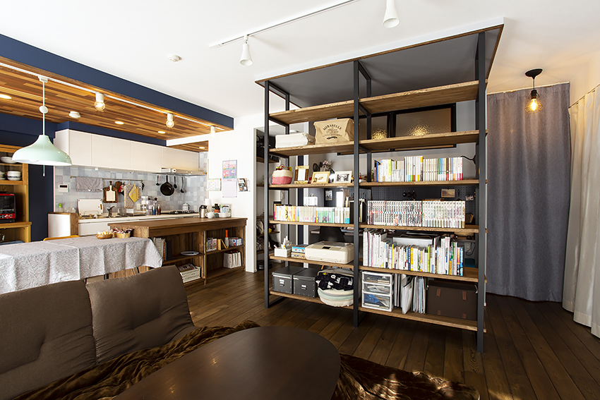 本でつくる最後の壁、ただいま工事中