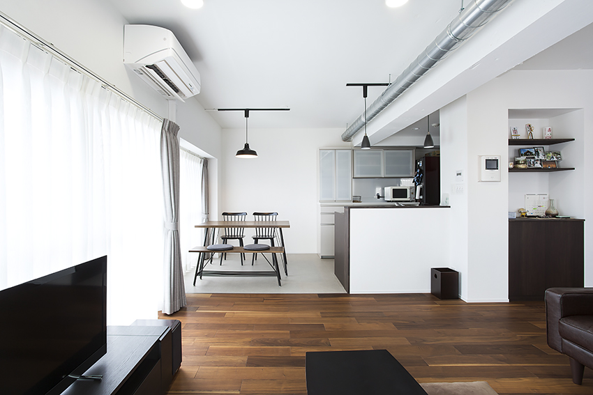 こげ茶色の余白