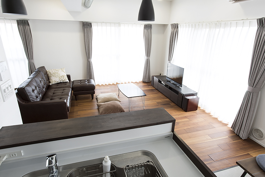 こげ茶色の余白