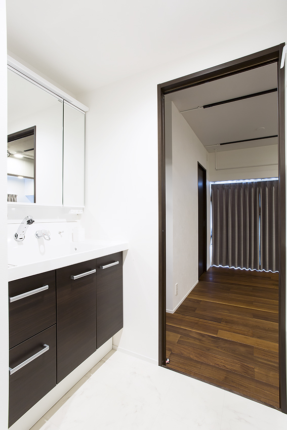 こげ茶色の余白