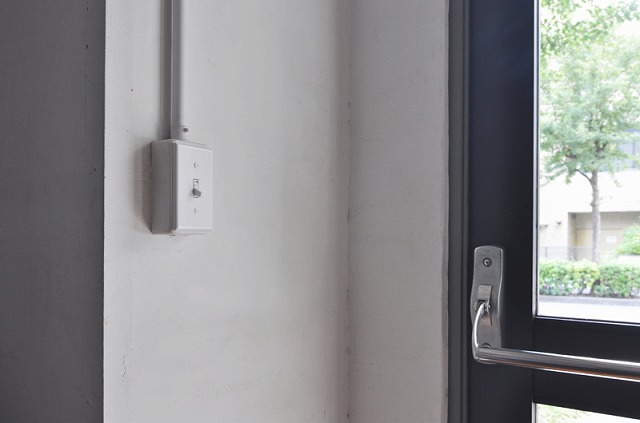 東京リノ日和　露出型ボックスとトグルスイッチ