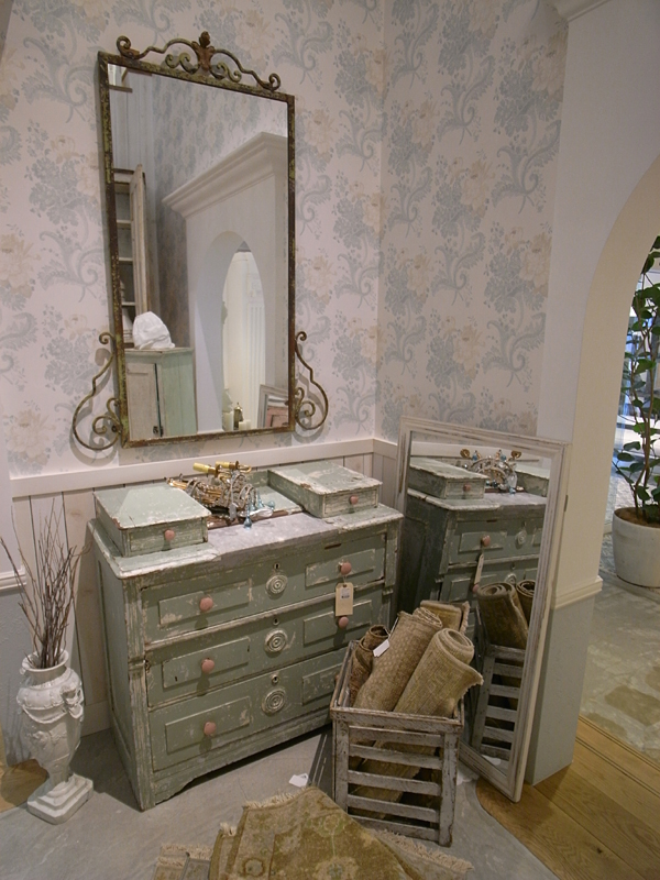 レイチェル・アシュウェル・シャビーシック・クチュール千駄ヶ谷店のようす